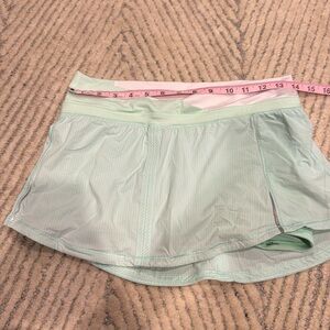 Lululemon size 4 (?) skirt